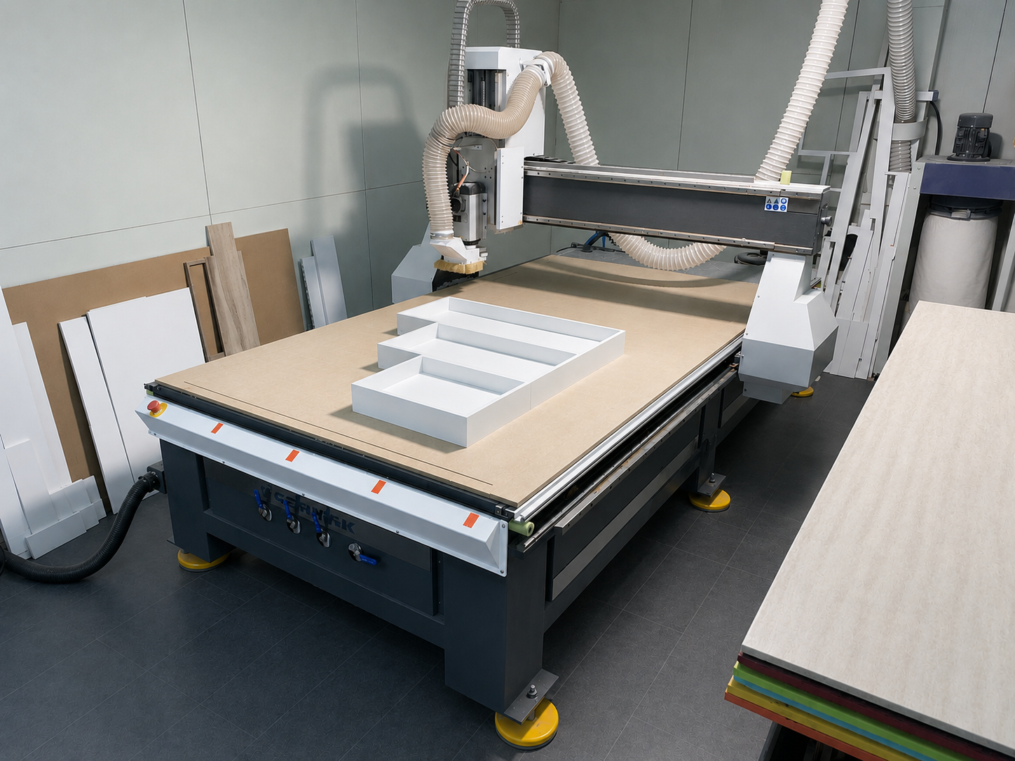 zdjecie maszyny cnc
